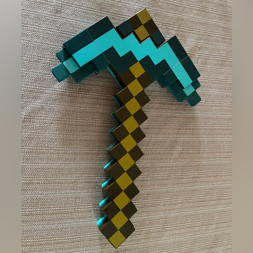 Mattel Minecraft Sword & Pickaxe Set 2 in 1 - Picture 4 of 7